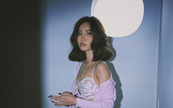 Fan thắc mắc thế nào là 'bình tâm như người đi trên dây', Bích Phương phản hồi bằng đoạn clip không hề có chút… bình tâm