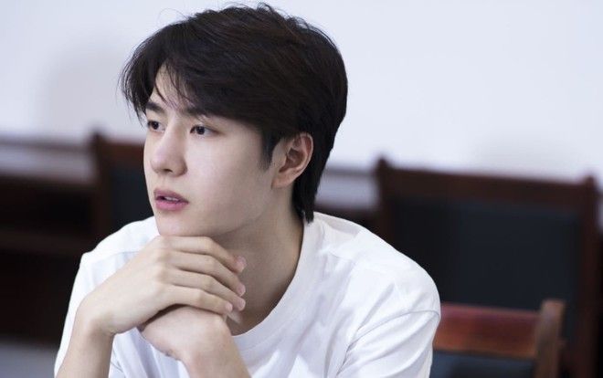 Đoàn phim 'Băng vũ hỏa' đọc kịch bản, dân mạng tinh ý nói Vương Nhất Bác và nữ chính rất có 'cảm giác cặp đôi'