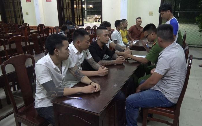 Bao trọn gói một nhà nghỉ, chồng mở luôn tiệc ma túy tập thể mừng sinh nhật vợ