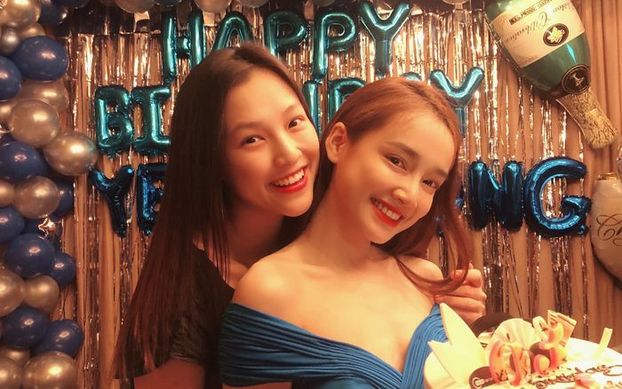 MC Hoàng Oanh 'bế bụng bầu' đến dự tiệc sinh nhật bạn thân Nhã Phương