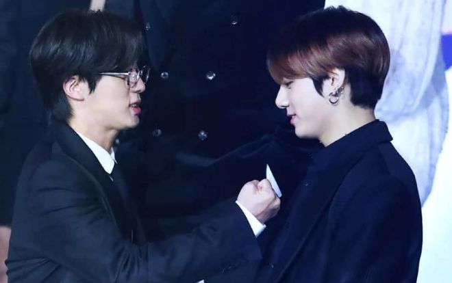 'Em út' Jungkook dám động tay động chân với 'anh cả' Jin, làm phiên bản live-action của Tom và Jerry