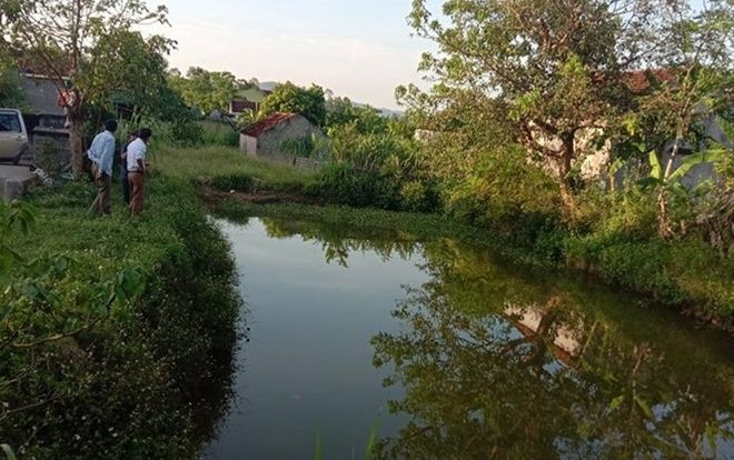 Hai chị em ruột đuối nước thương tâm ngay tại ao của nhà ông nội