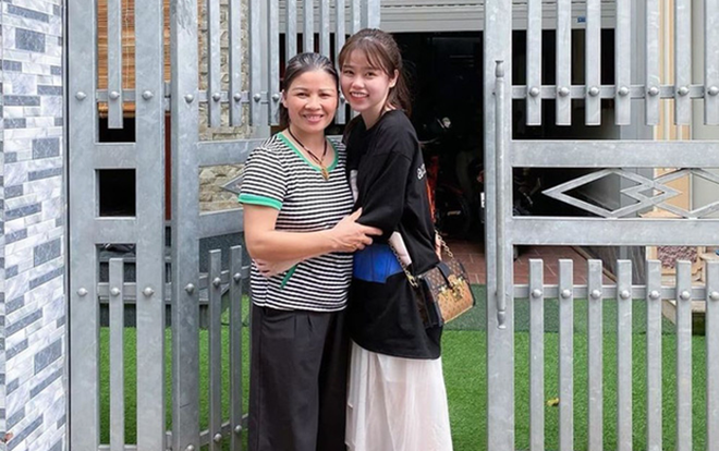 Quang Hải đưa bạn gái về ra mắt mẹ, sắp đám cưới?