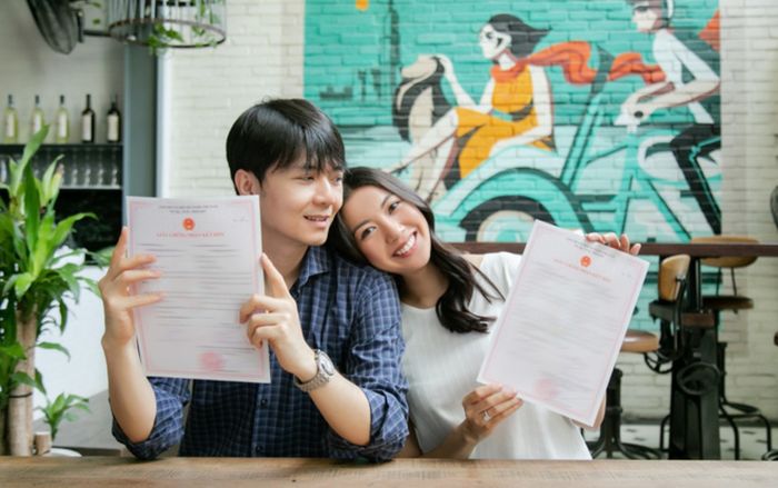 Thuý Vân đi đăng kí kết hôn: 'Từ giờ, tôi chính thức là người đã có gia đình'