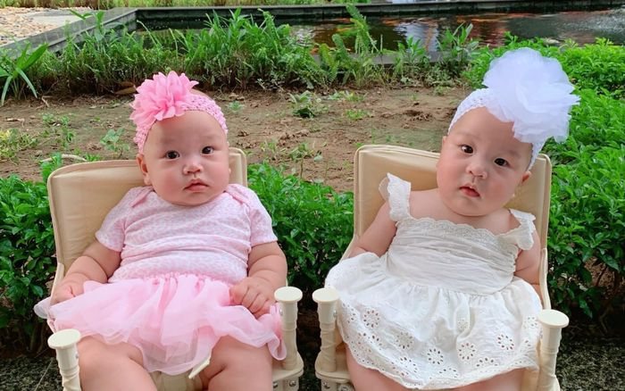 MC Thành Trung nhắc bà xã 'lần đầu cũng là lần cuối' khi cho 2 con trai mặc không phù hợp