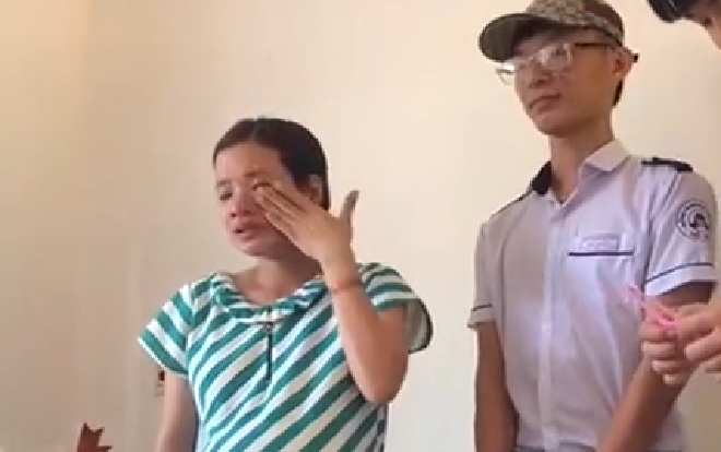 Chia tay cả lớp trước kỳ thi tốt nghiệp do đến kỳ sinh, cô giáo bật khóc khiến bao học trò rưng rưng