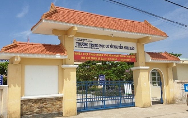 Một hiệu trưởng bị tố nhờ người làm bài kiểm tra hộ khi học Đại học