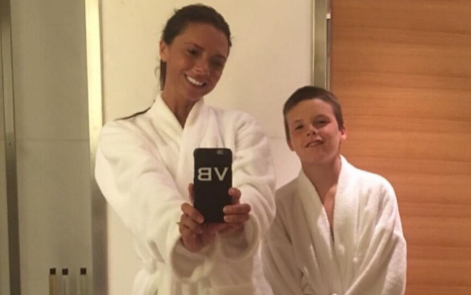 Lần đầu tiên Vic cười khi chụp ảnh, David Beckham ngay lập tức phản hồi