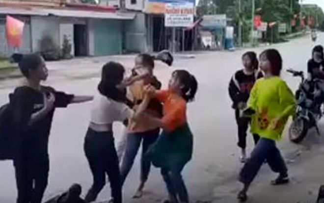 Điều tra vụ nữ sinh lớp 11 ở Hà Tĩnh bị nhóm bạn đánh hội đồng