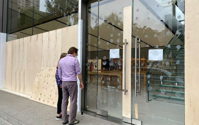 Apple tạm đóng nhiều Apple Store trước tình hình hỗn loạn tại Mỹ