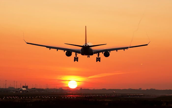 Vì sao những chiếc máy bay nặng vài trăm tấn vẫn bay lượn được như chim trên trời?