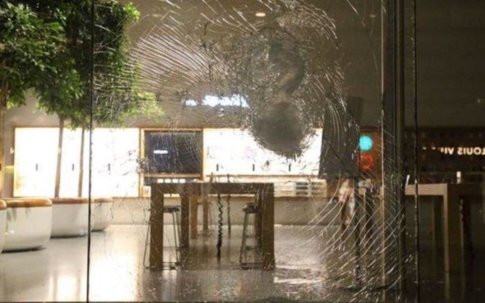 Những chiếc iPhone bị đánh cắp khỏi Apple Store bởi nhóm bạo loạn có dùng được không?