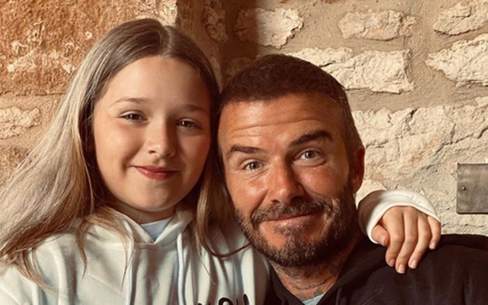 David Beckham hạnh phúc khoe món quà con gái út Harper dành tặng