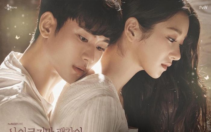 Phim 'Psycho But It’s Okay' tung poster ấm áp: Kim Soo Hyun ôm Seo Ye Ji thật chặt từ phía sau