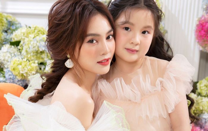 Ninh Dương Lan Ngọc khiến fan thích thú khi 'rủ rê' cháu gái bắt trend khoe vũ đạo cực đáng yêu