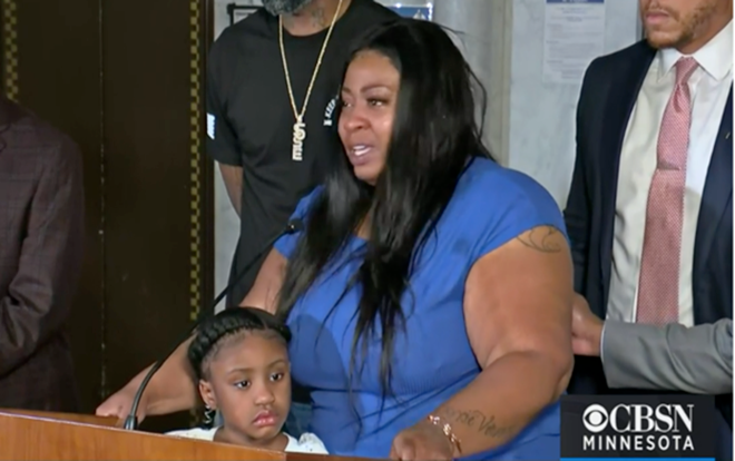 Vợ của George Floyd nghẹn ngào: 'Anh ấy sẽ không còn được nhìn thấy con mình trưởng thành, tốt nghiệp nữa'