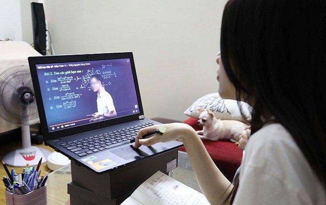 Công an vào cuộc điều tra vụ thầy giáo tung lời giải lên mạng khi học sinh lớp 12 Hà Nội đang làm bài khảo sát chất lượng