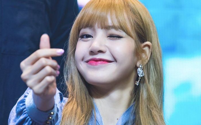 Hậu bị quản lý cũ lừa 1 tỷ won, fan Trung đua nhau đòi mua nhà tặng Lisa trong ngày sinh nhật