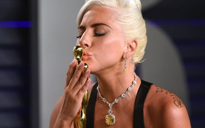 Lady Gaga khổ sở vì đeo vòng kim cương 700 tỷ tới Oscar 2019