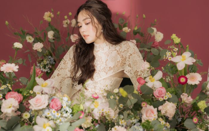 Á hậu Tường San đẹp lộng lẫy, đốn tim khán giả với bộ ảnh ngày tròn 20