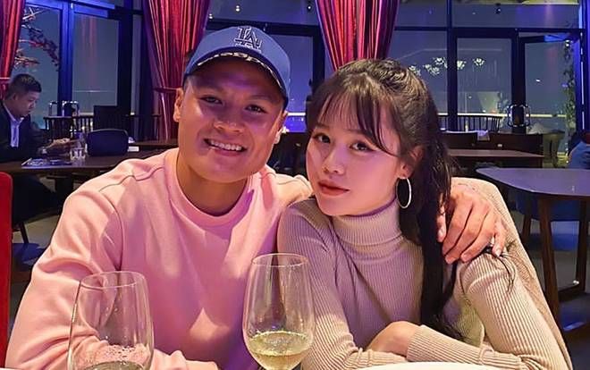 Fan 'thót tim' trước nghi vấn trục trặc tình cảm của Quang Hải và Huỳnh Anh