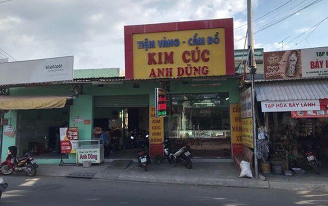 Nghi can dỡ mái tôn, đu dây đột nhập tiệm vàng rồi trộm số vàng lớn tại TP.HCM bị bắt ở Hà Nội