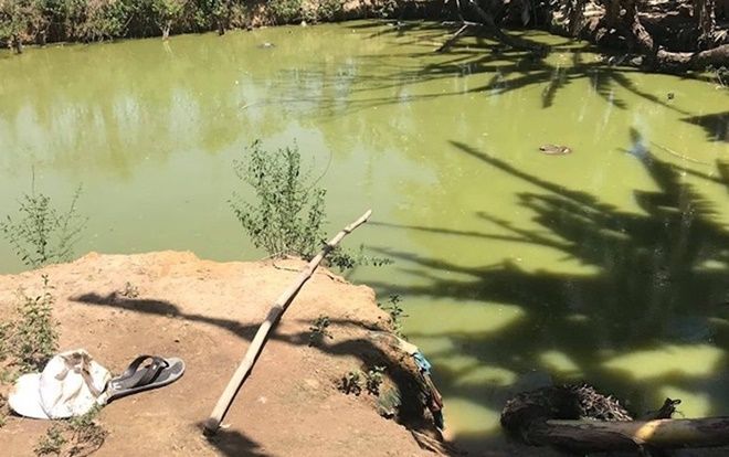 Kéo điện ra ao để bắt cá, hai cha con bị điện giật tử vong