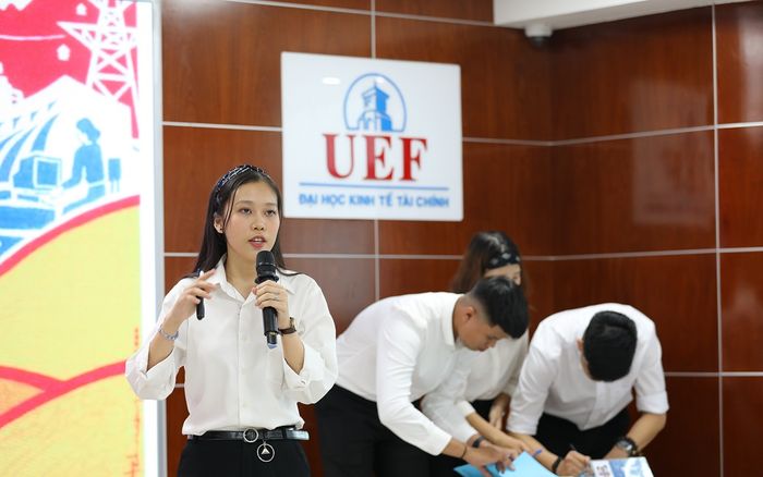 Gay cấn màn biện luận của Sinh viên ĐH Kinh tế - Tài chính những với chủ đề đáng quan tâm hiện nay