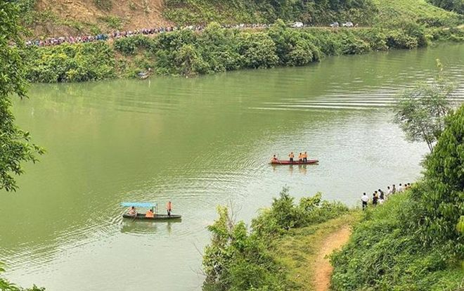 Lật thuyền trên sông ở Lào Cai khiến 3 người mất tích