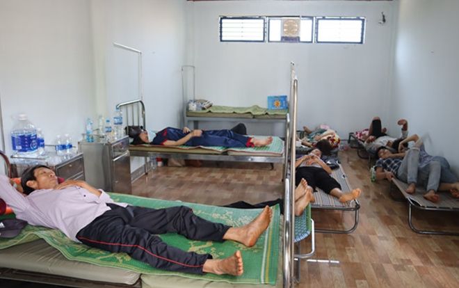 Hàng trăm người dân nhập viện nghi do ngộ độc sau khi ăn tiệc cưới ở Bình Phước