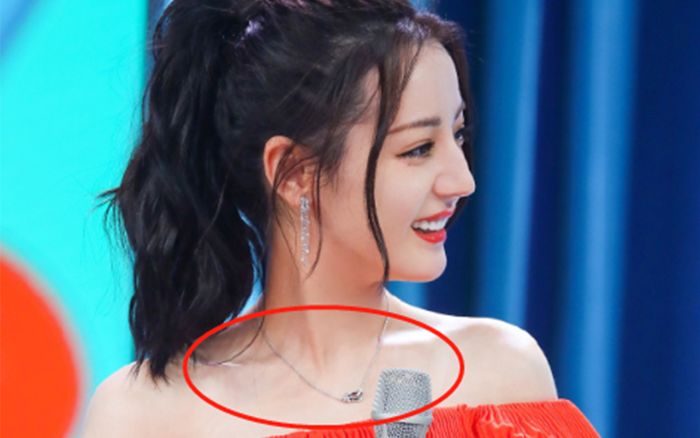 Địch Lệ Nhiệt Ba bị dân mạng chỉ trích vì cố tình khoe khoang sự giàu có