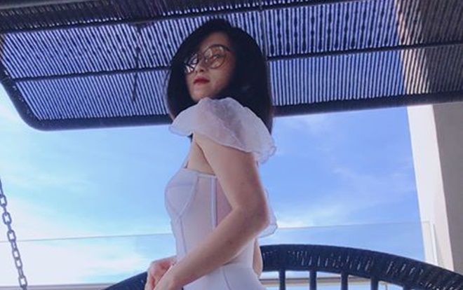 Hot girl Hải Phòng - vợ tương lai của sao ĐTVN khoe thân hình cực 'nóng bỏng' khi đi du lịch biển