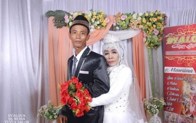 Người phụ nữ 65 tuổi cưới con trai nuôi 24 tuổi làm chồng