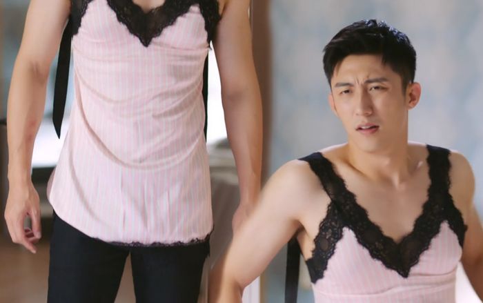 Tập 24 'Hạnh phúc trong tầm tay': Hoàng Cảnh Du 'gợi cảm' với chiếc áo của Địch Lệ Nhiệt Ba