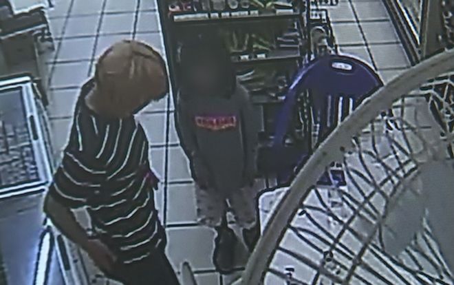 Bé gái 9 tuổi nhảy qua ban công nhà hàng xóm trốn bị mẹ và cha dượng ngược đãi