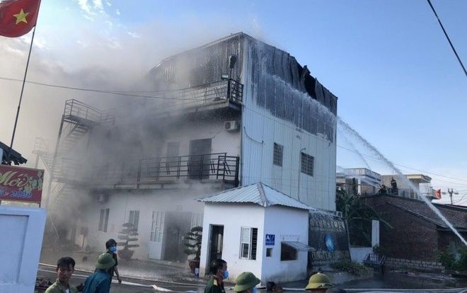 Cháy lớn tại xưởng giày da ở Hải Phòng