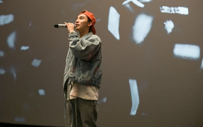 Đẳng cấp như Sơn Tùng M-TP: Lên đồ gần 1,5 tỷ đồng 'sương sương' đi giao lưu fan ở rạp phim