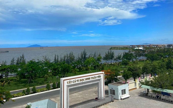 Hội học sinh đua nhau khoe view trường xịn xò: Vừa đi học vừa tha hồ check -in 'sống ảo'
