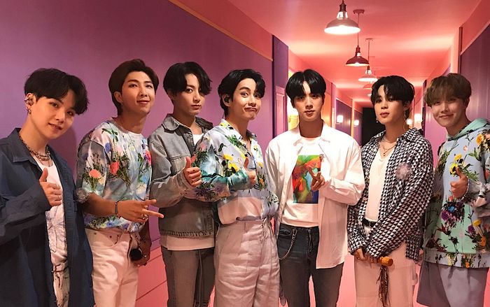 BTS thu về 436 tỷ đồng nhờ concert trực tuyến 'Bang Bang Con The Live', dân mạng nói gì?
