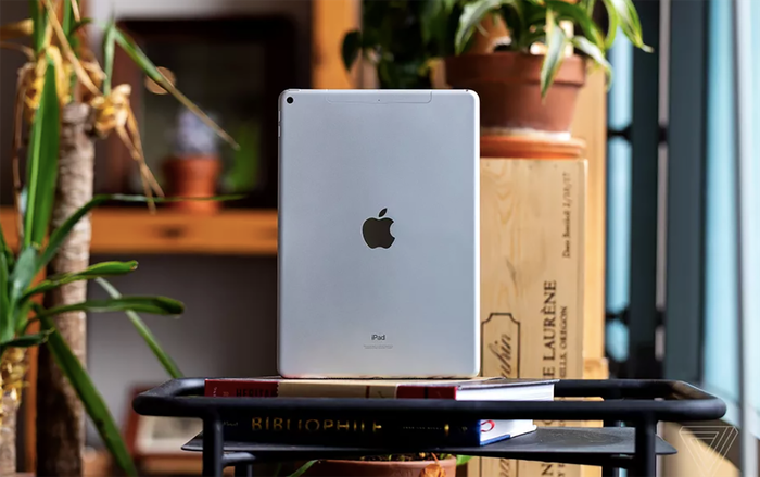Apple tặng khách hàng AirPods miễn phí khi mua iPad Air hoặc MacBook Air