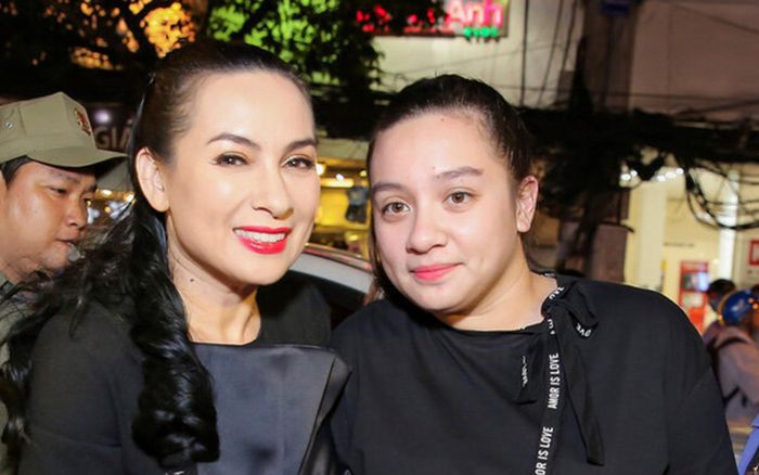 Phản ứng của con gái Phi Nhung khi biết tin mẹ nhận thêm con nuôi