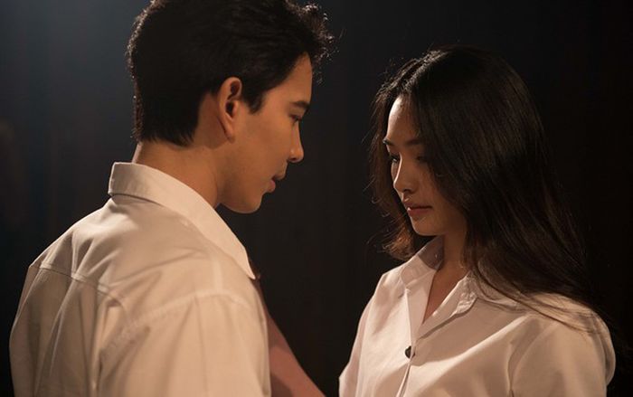 Review ‘Cơn mưa tình đầu’: Tình đầu thật đẹp, thật mộng mơ, nhưng cũng thật buồn, thật dang dở