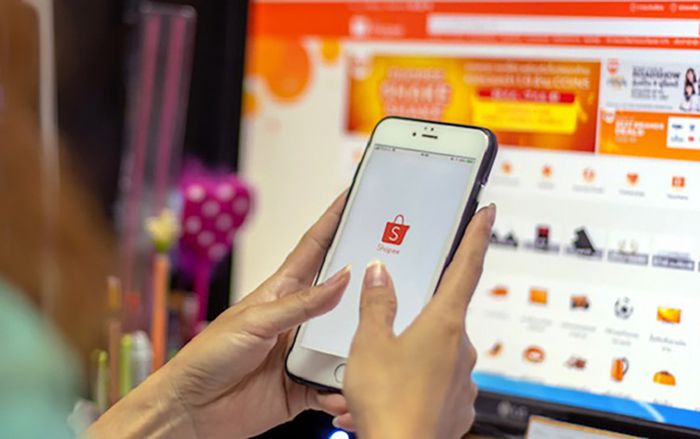 Nhân viên Shopee bắt shipper giao hàng chờ 30 phút khiến cư dân mạng phẫn nộ
