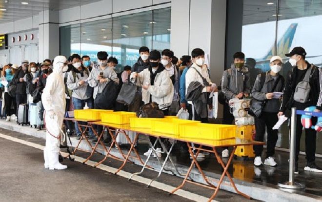 Phát hiện thêm 7 ca nhiễm COVID-19 mới, trở về từ Kuwait và được cách ly ngay sau khi nhập cảnh