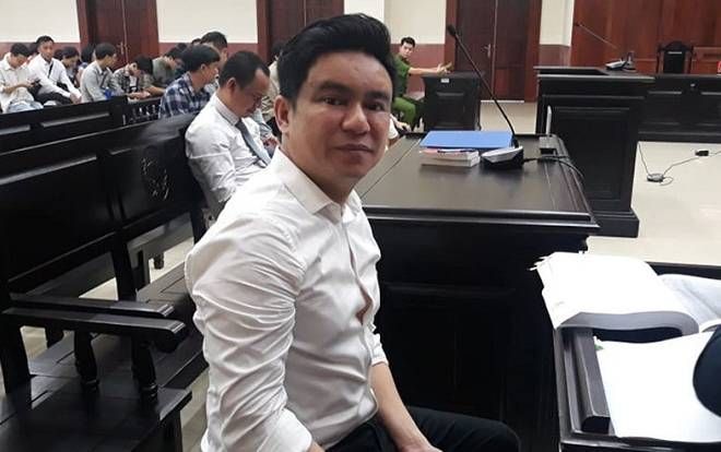 Bác sĩ Chiêm Quốc Thái bức xúc rời phiên tòa vì vắng mặt nhân vật có vai trò 'bí ẩn'