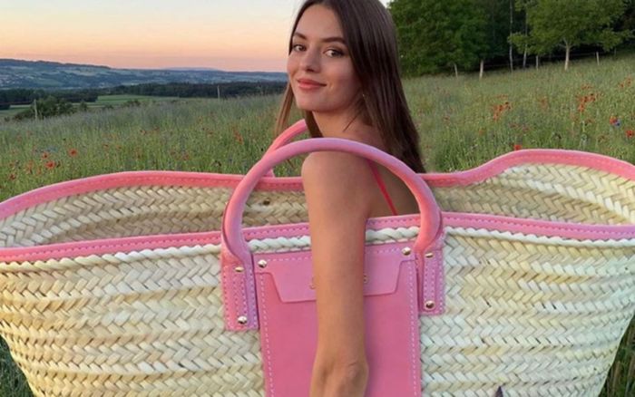 Nhà mốt Pháp trình làng kiểu túi cói to 'vật' đến mức đựng vừa cả nàng mẫu