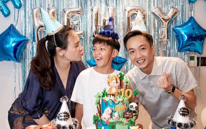 Đàm Thu Trang để lộ bụng to thấy rõ trong ảnh sinh nhật con trai Subeo