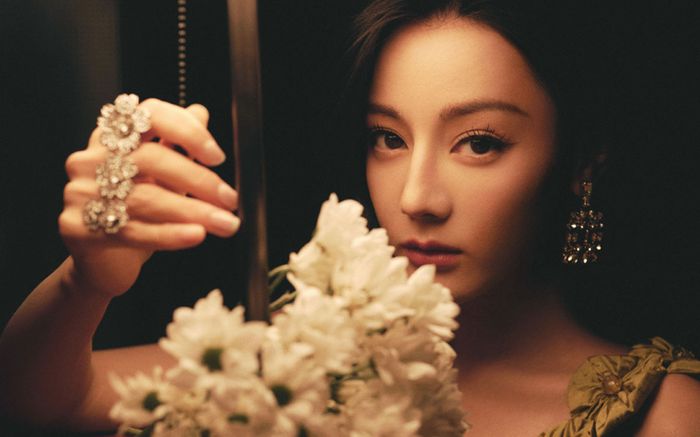 Địch Lệ Nhiệt Ba làm được điều Lưu Diệc Phi, Triệu Lệ Dĩnh không thể thực hiện