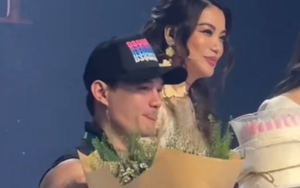 Chỉ với một hành động tinh tế, tình trẻ Trương Ngọc Ánh thể hiện sự ga lăng