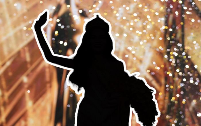 Một nàng hậu lên tiếng về việc diện đồ gợi cảm, ăn tối riêng tư với đại gia